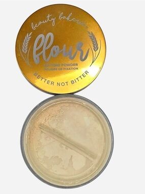 Beauty Bakerie Translucent Oat Flour Setting Powder - Beige Compact